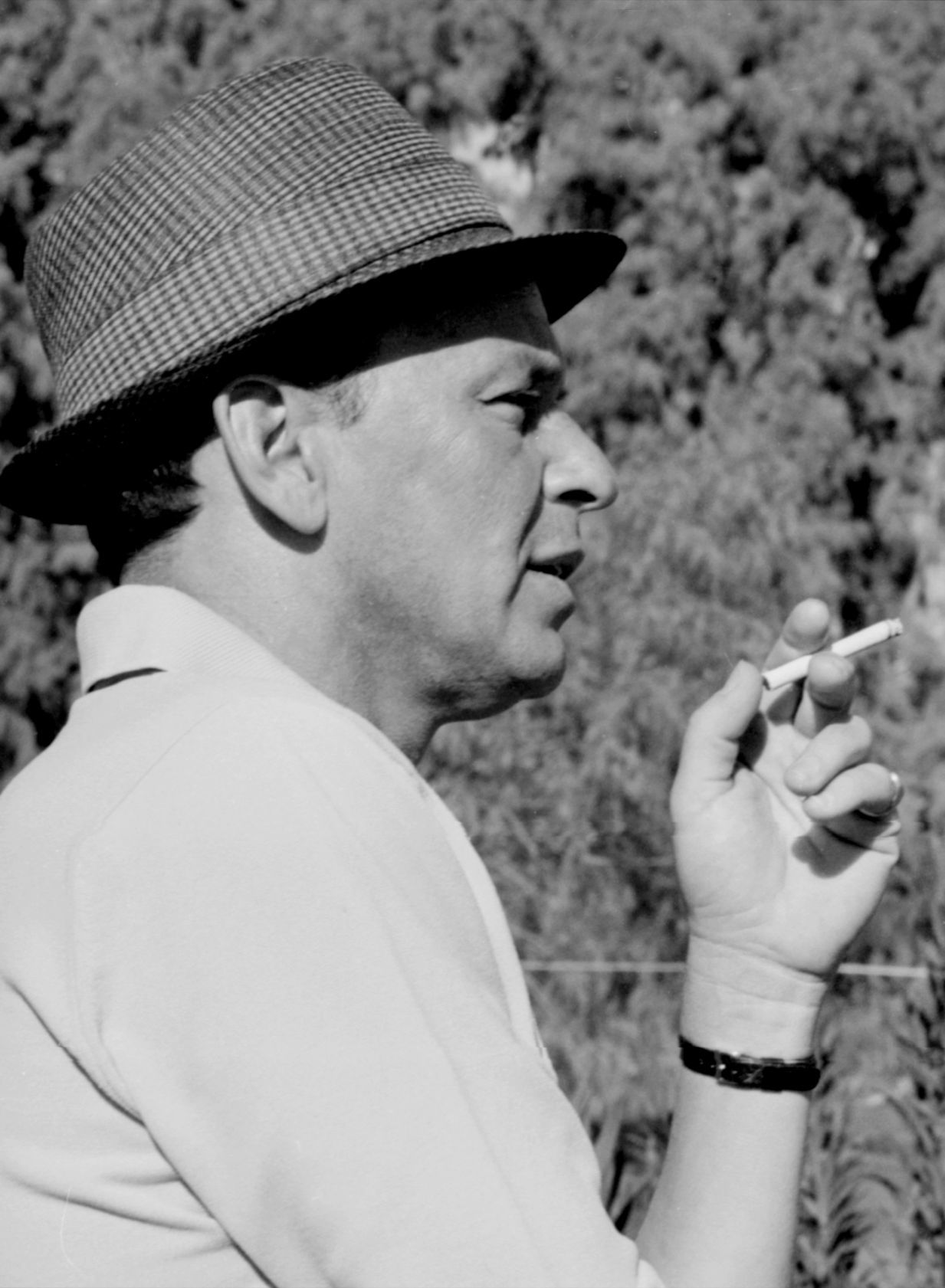 Sinatra smoking